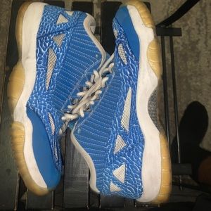 Air Jordan 11 low argon blue